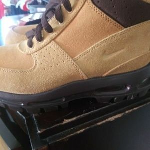Women's tims size 11 kids nike boots size 6